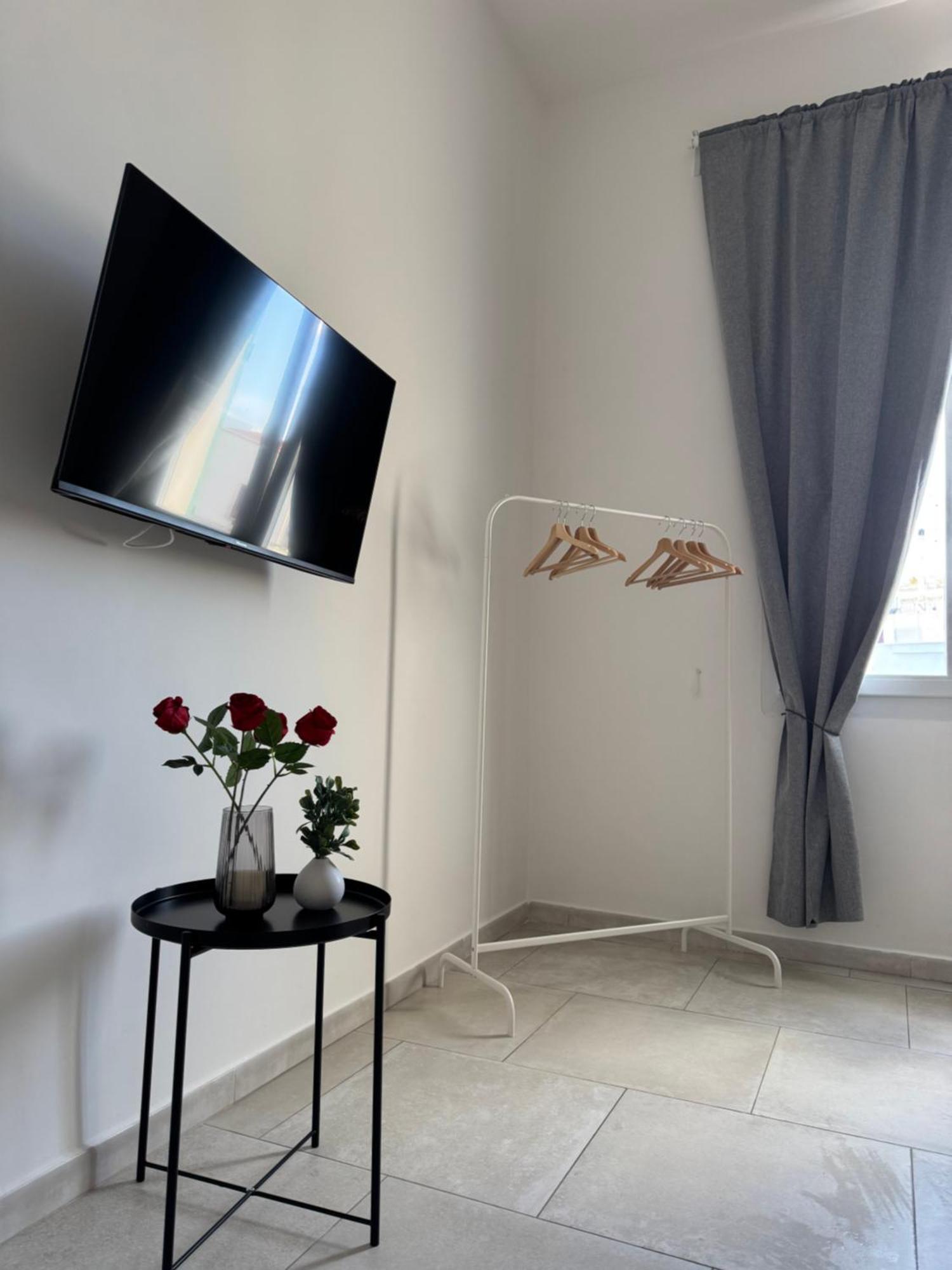 L&S Rooms Monopoli Buitenkant foto